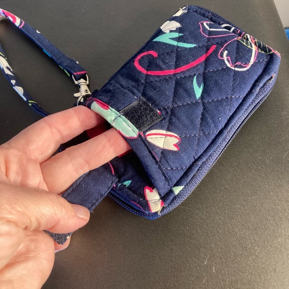 Vera Bradley Wristlet Wallet (2). - Picture 13 of 16